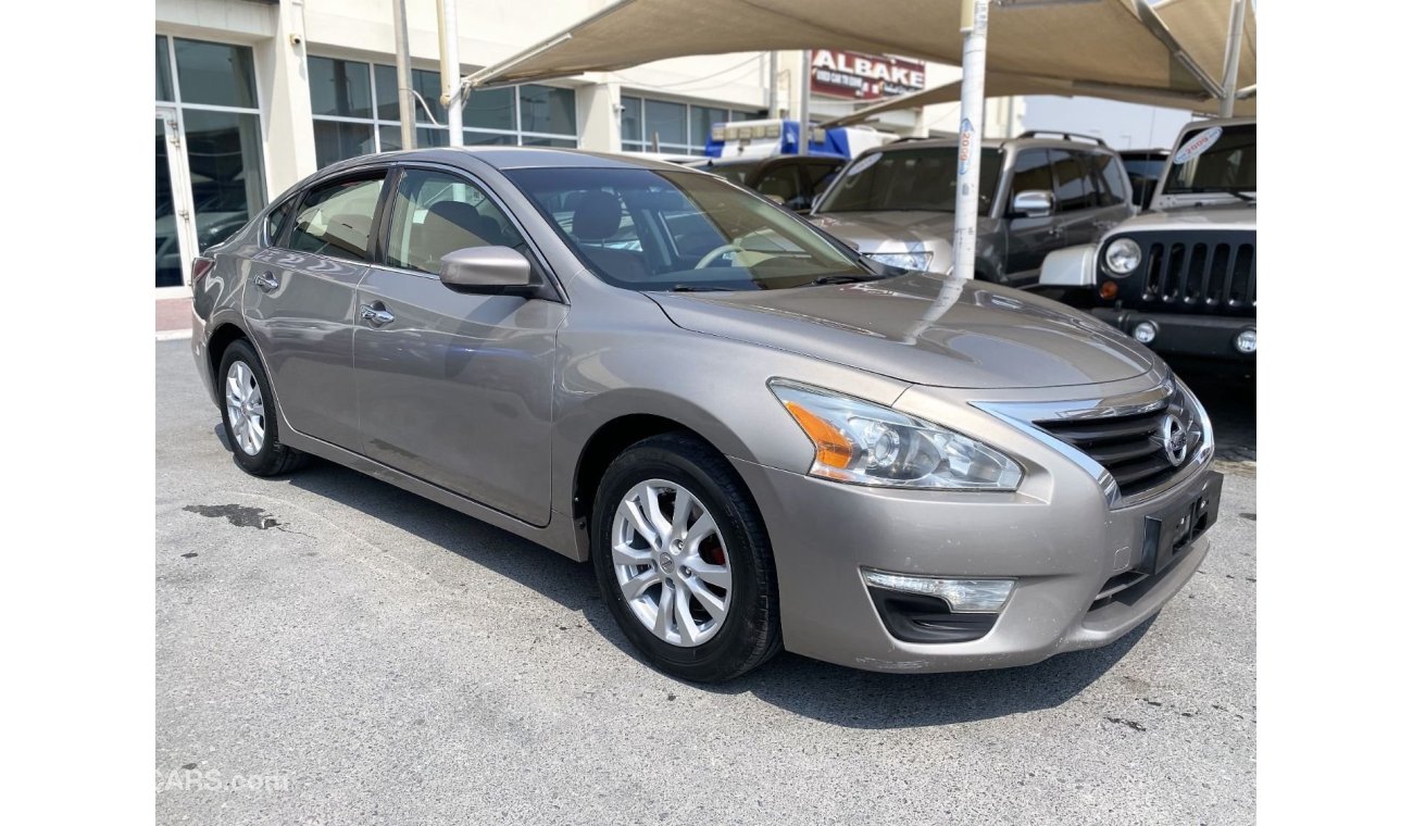 Nissan Altima SV ACCIDENTS FREE - GCC - CAR IS IN PERFECT CONDITION INSIDE OUT