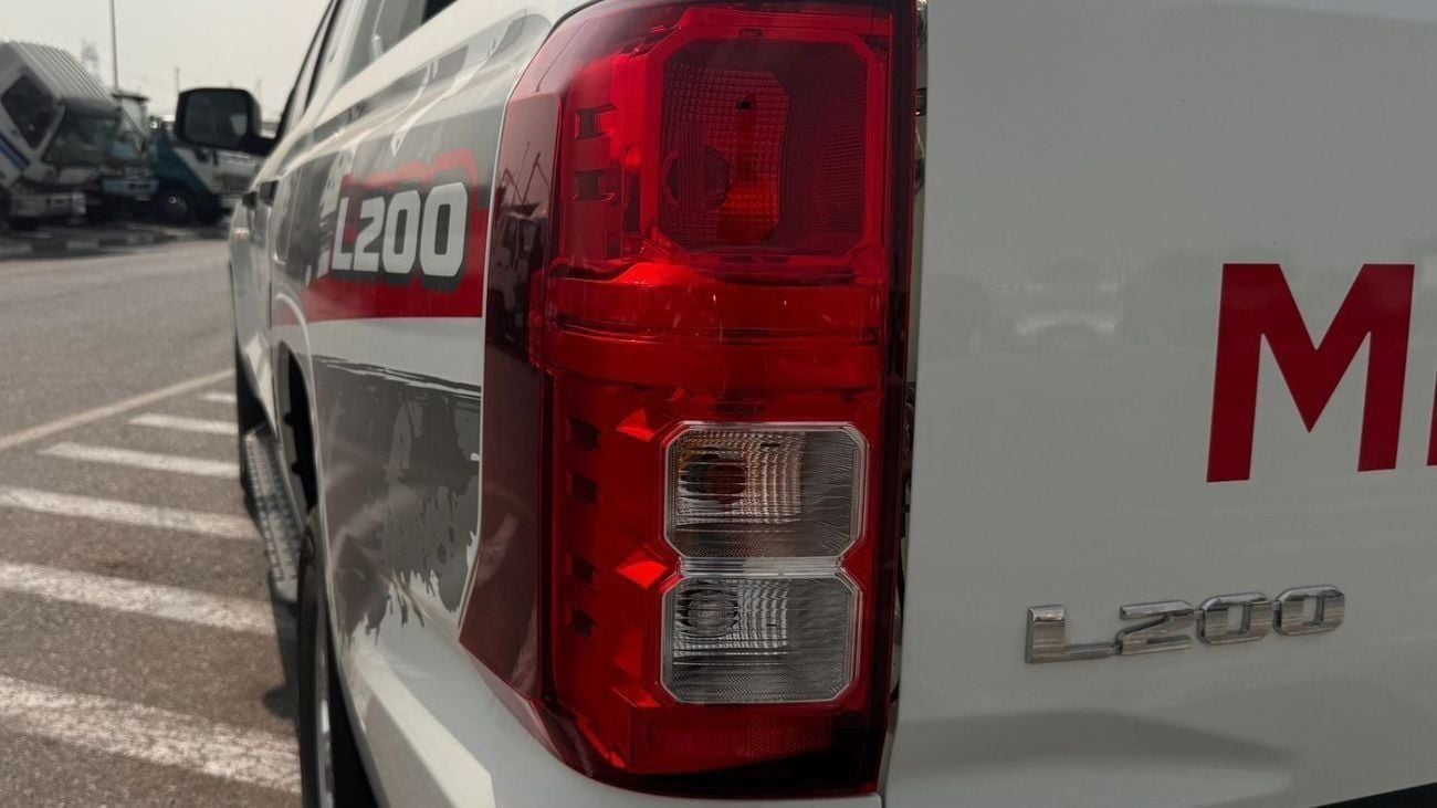 ميتسوبيشي L200 GLX DCABIN 2.4L DIESEL 4X4  6SPEED A/T