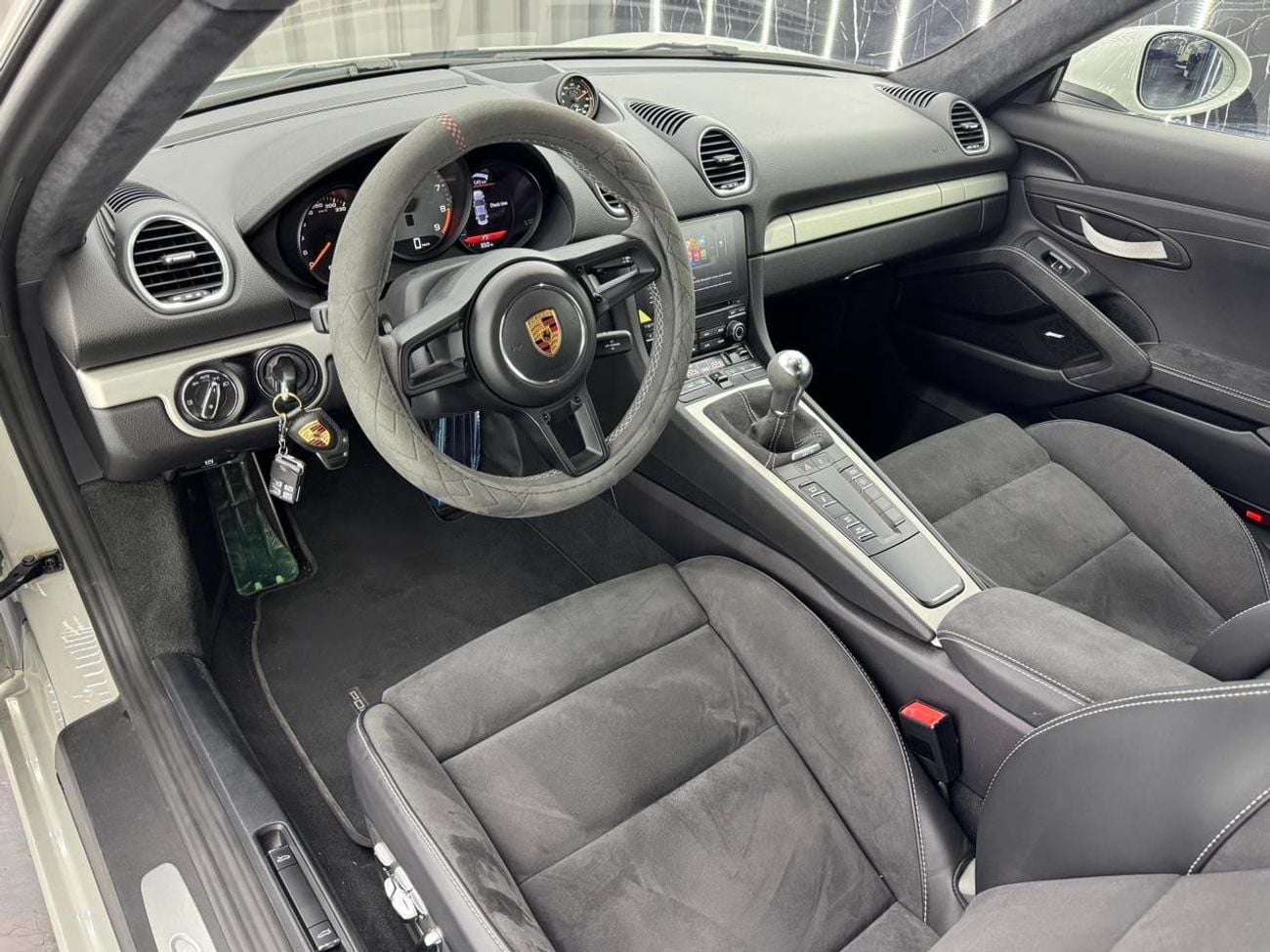 بورش كايمان 718 GT4 4.0L (420 HP) M/T