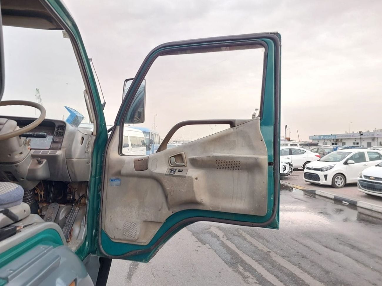 Mitsubishi Fighter (RAMADAN OFFER) MITSIBISHI FIGHTER MIGNON TRUCK RHD 1995 MODEL 8.2 L DIESEL MANUAL(PM01085)