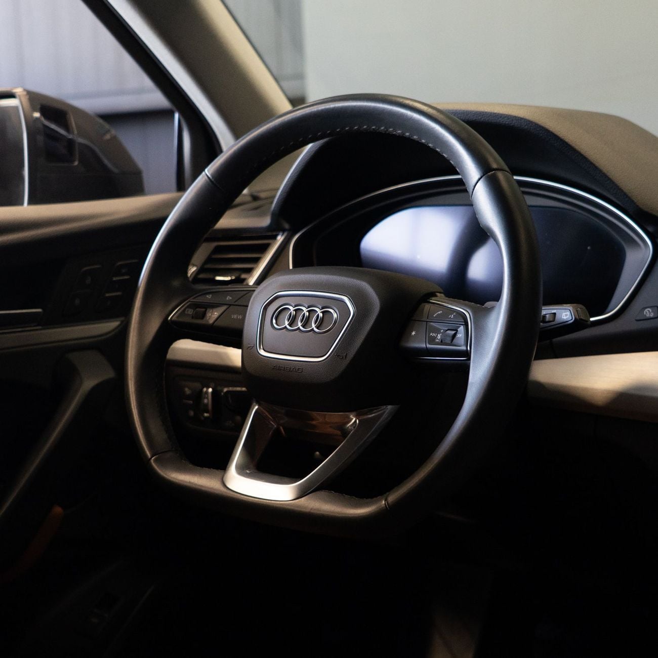 Audi Q5 45 TFSI Quattro 2.0L AED 3,161 pm • 0% Downpayment • Audi Q5 45Tfsi • Agency Warranty And Service Pa