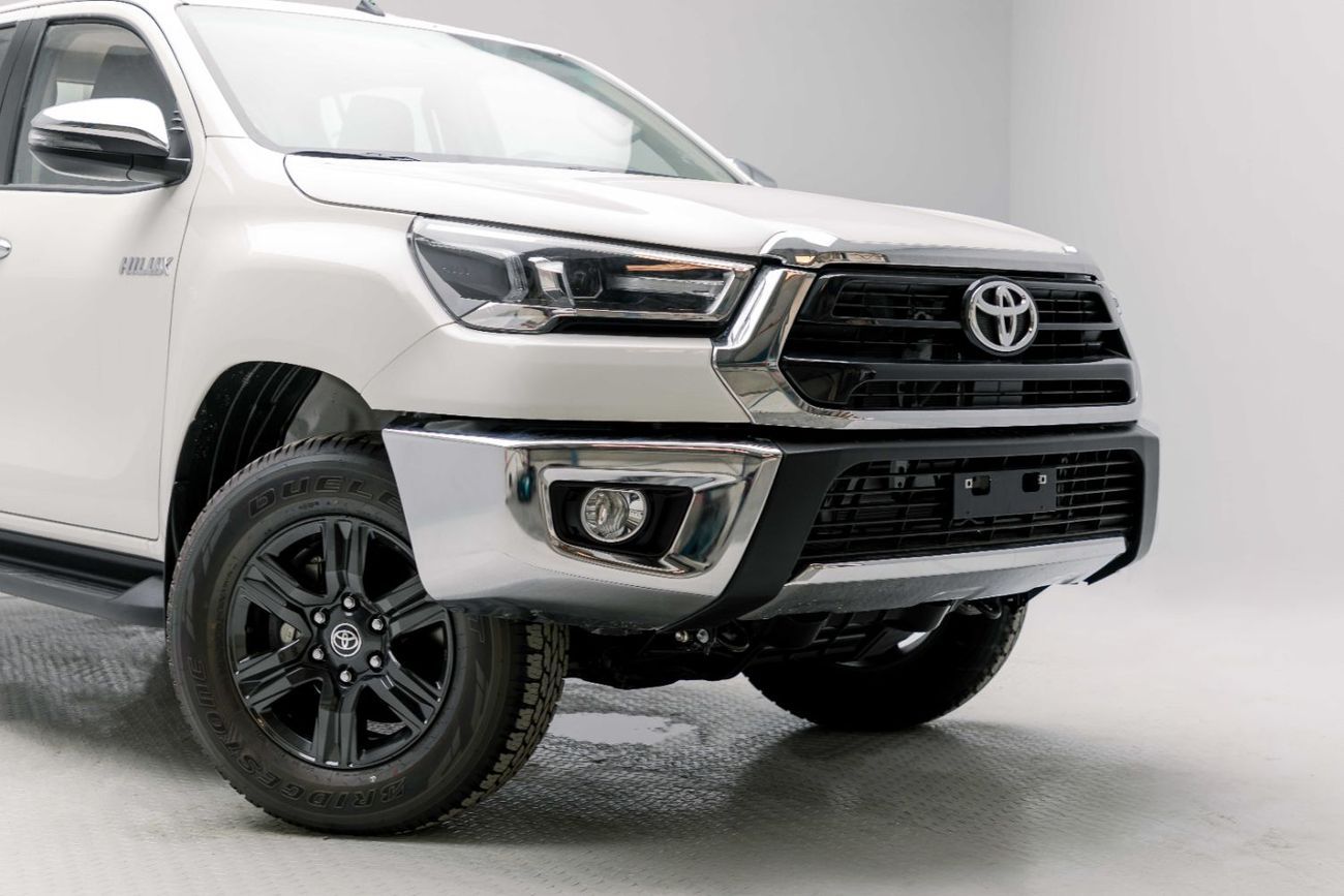 تويوتا هيلوكس Double Cab 2.7L - Manual - Super White Inside Maroon | Export Only