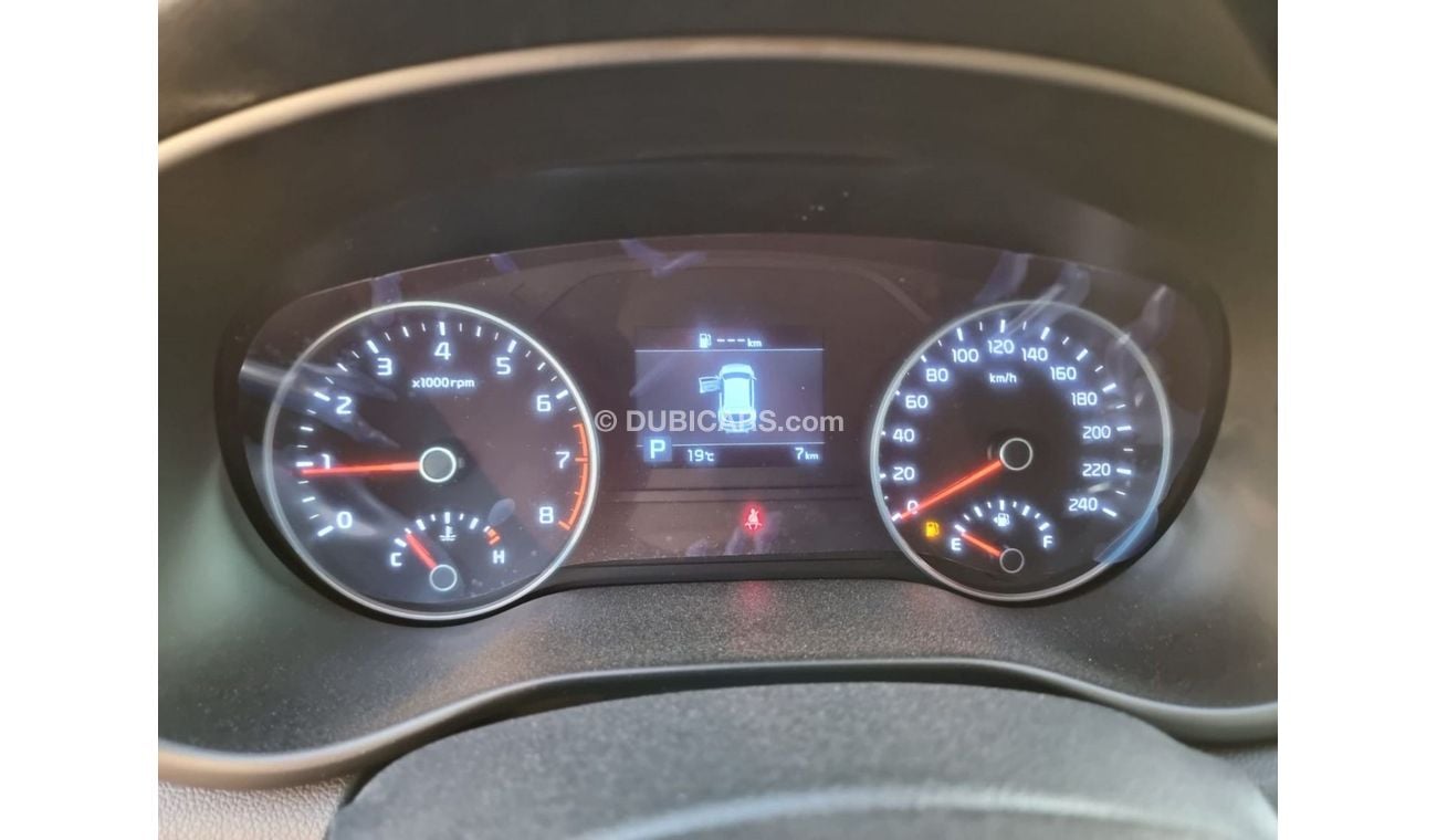 Kia Sportage KIA Sportage 1.6L خليجي with Panaomic Roof , Rear view camera, Apple Car Play , Color White Model 20