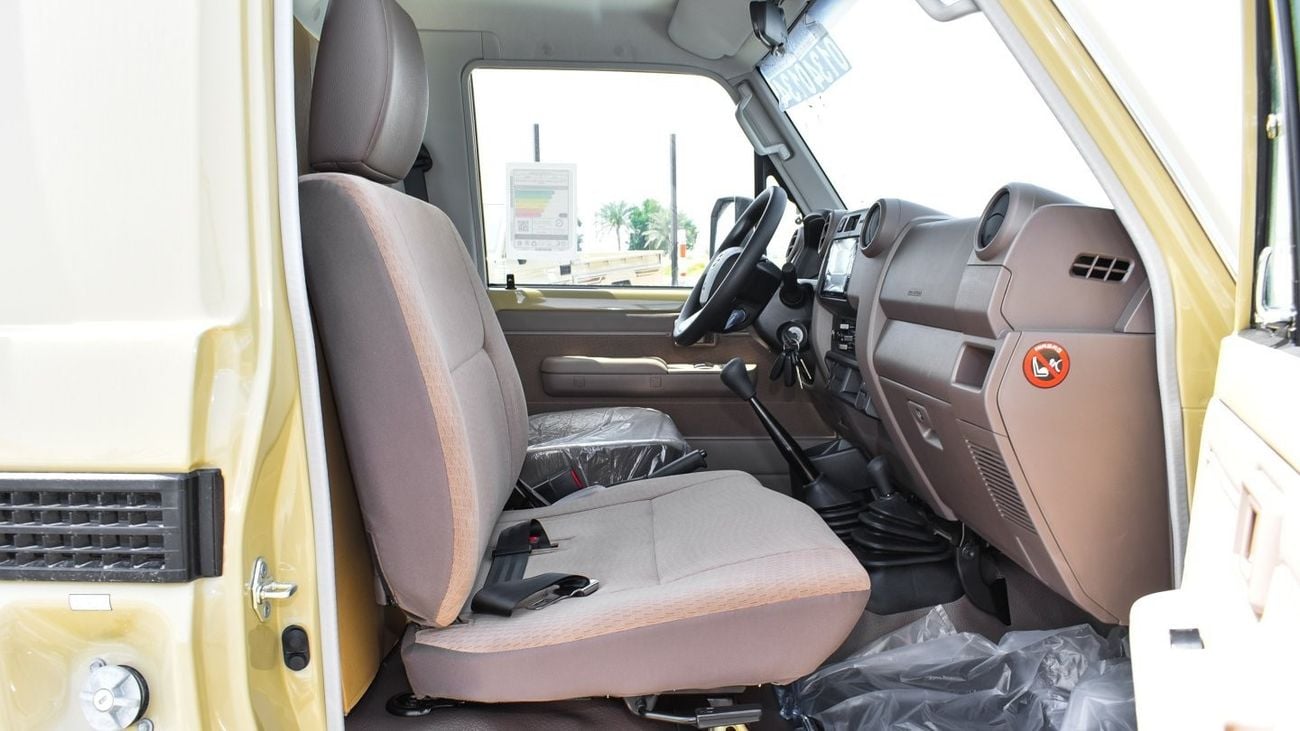 تويوتا لاند كروزر بيك آب 4.0L V6 Petrol Single Cabin  M/T