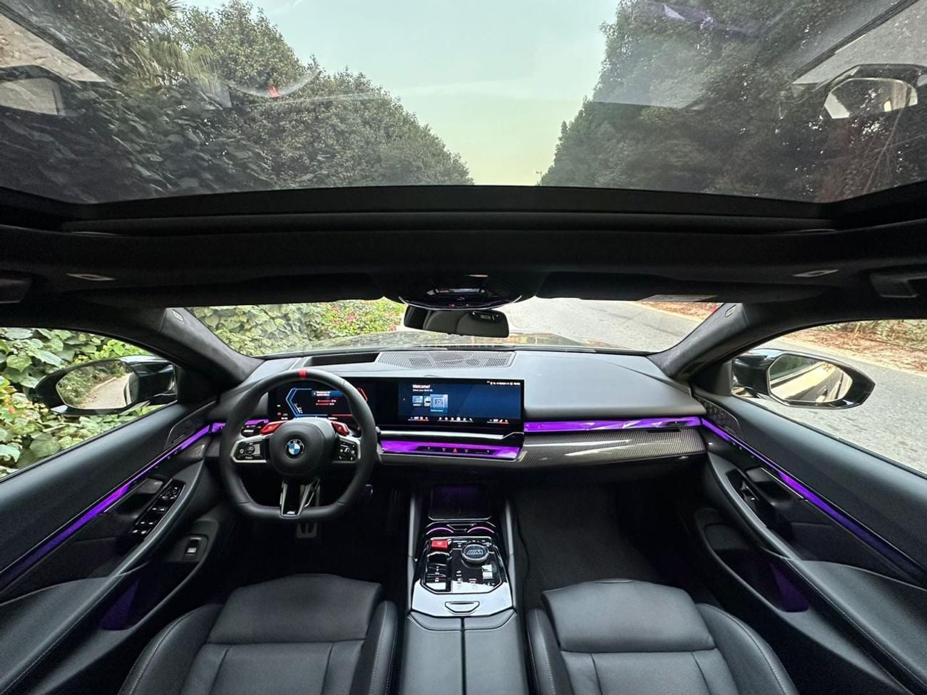 بي أم دبليو M5 2025 BMW M5 | 4.4L V8 Twin-Turbo | 717 HP | Plug-in Hybrid | Dark Navy Blue | 13000 KM | Like New