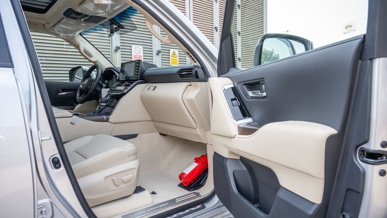 Toyota Land Cruiser TOYOTA LAND CRUISER GXR MID 4.0L (SILVER ME INSIDE NEUTRAL BEIGE)