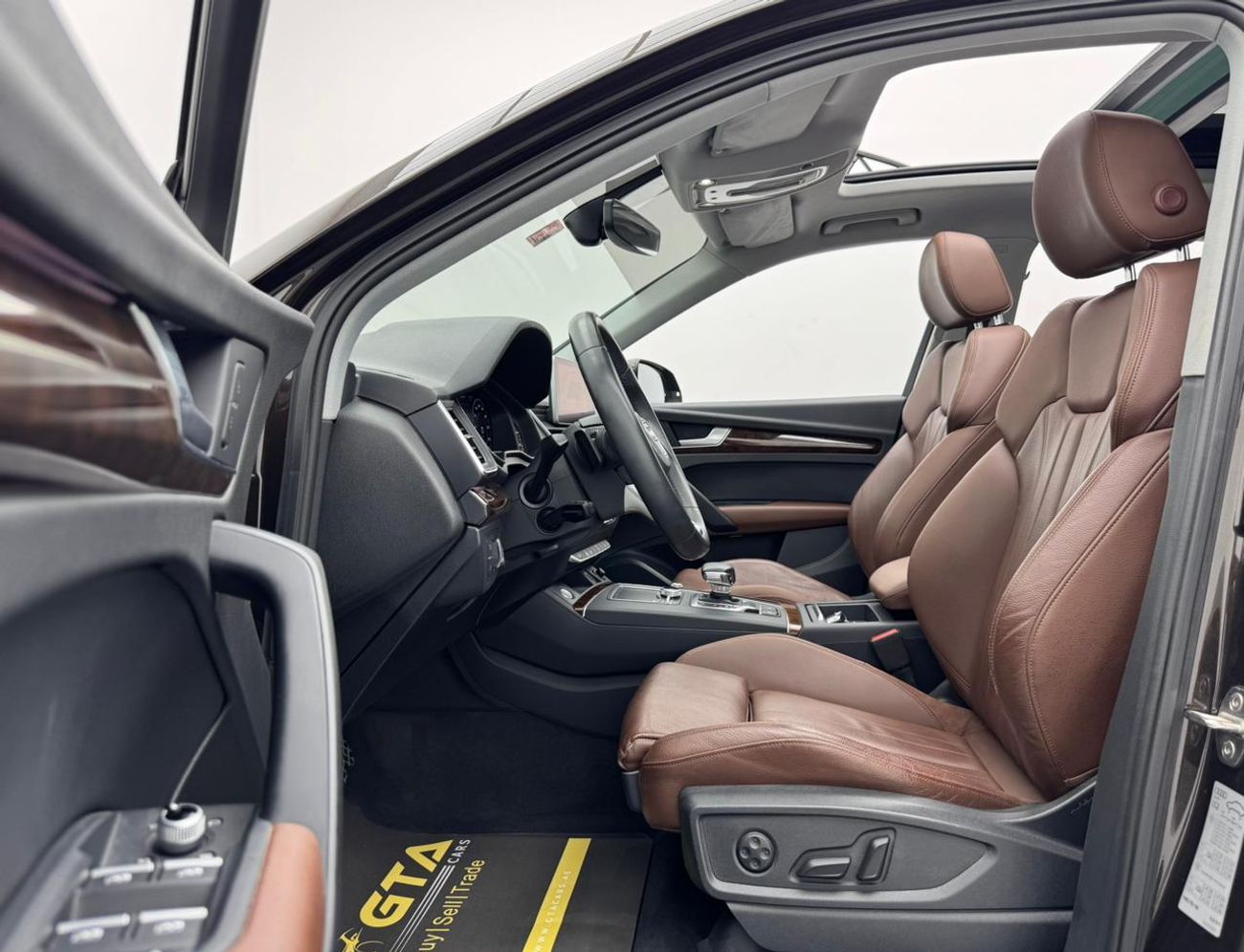 أودي Q5 45 TFSI Quattro S Line 2.0L (252 HP) 2018 AUDI Q5 S-Line 45TFSI Quattro, Warranty, Full Service Hist