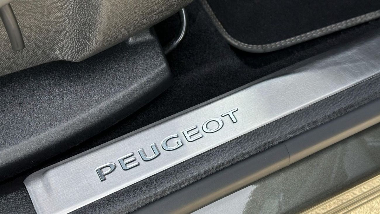 Peugeot 3008 GT LINE GCC 1.6T Full Service History Under Warranty