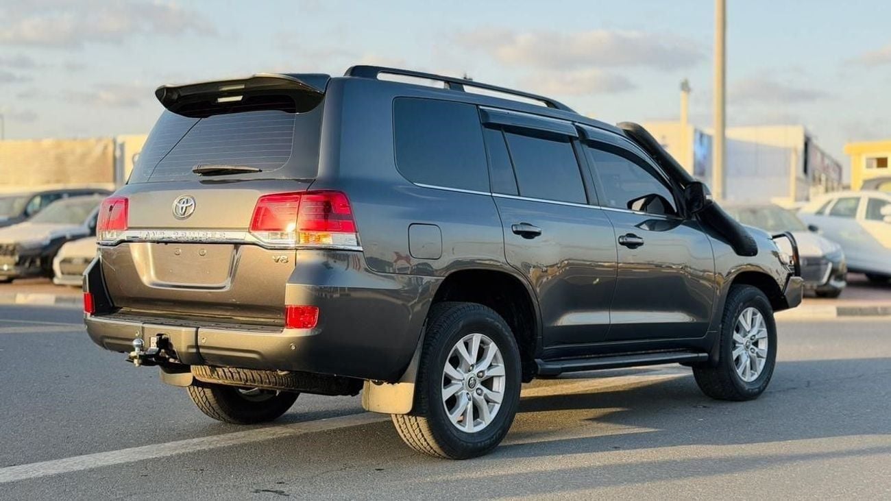 Toyota Land Cruiser 2017 | BULL BAR | PUSH START | SUNROOF | PARKING SENSOR | 4.5L DIESEL ENGINE | POWER SEAT | AT | RHD