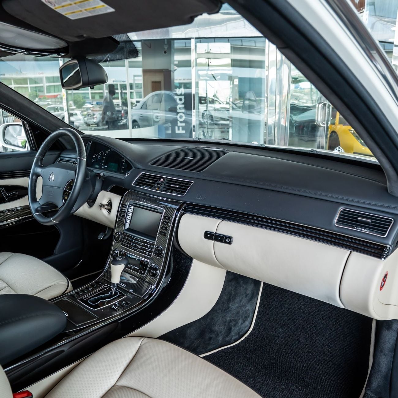 مرسيدس مايباخ 57 Maybach 57 S - 2009 - GCC Specs - 11,000KM-IMMCULATE CONDITION