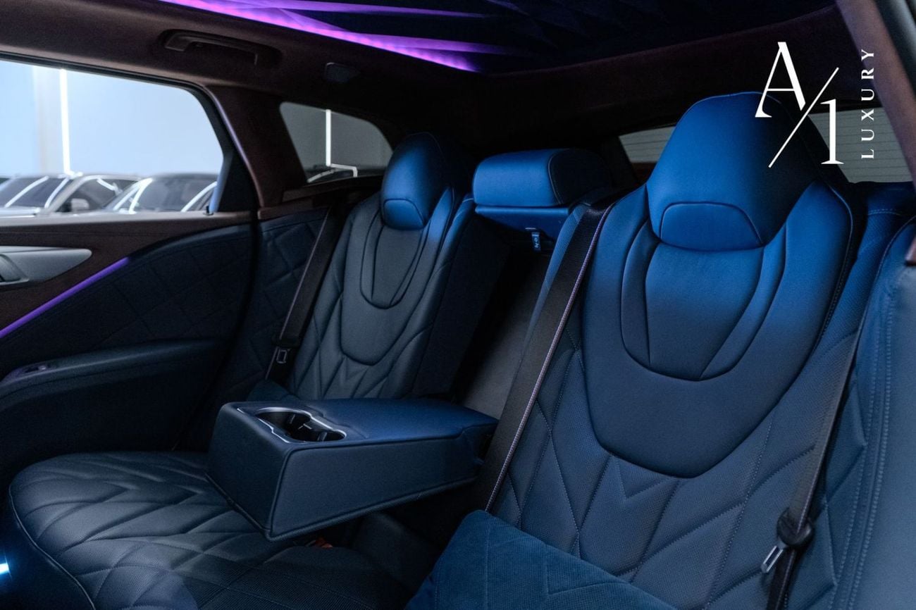 بي أم دبليو XM 2023 BMW XM, May 2027 BMW Warranty + Service Pack, Fully Loaded, Very Low Kms, GCC