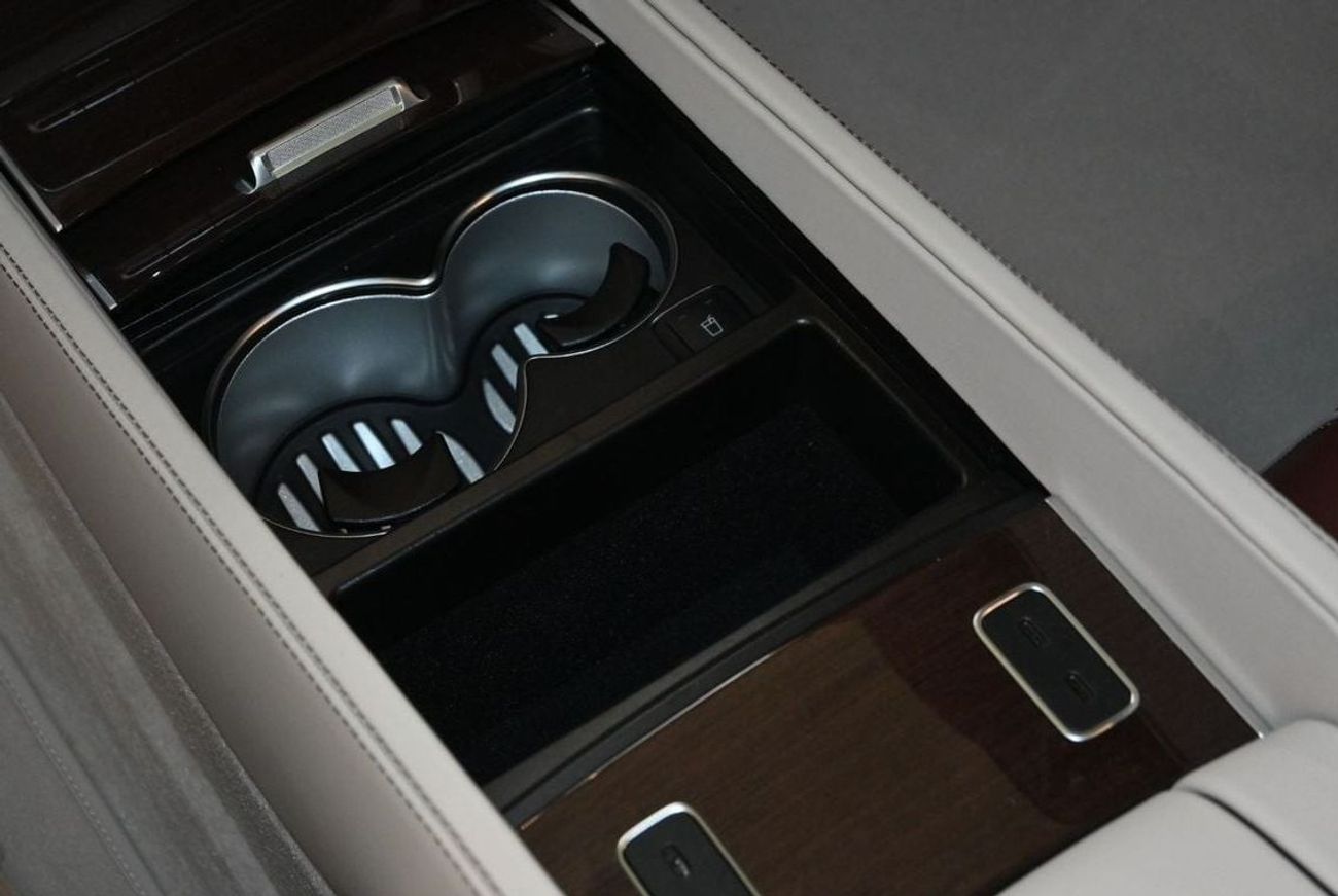 Mercedes Maybach GLS600 Maybach Mercedes-Maybach GLS 600 SUV, V8 Biturbo with Mild Hybrid Drive, Model 2023, Color Black