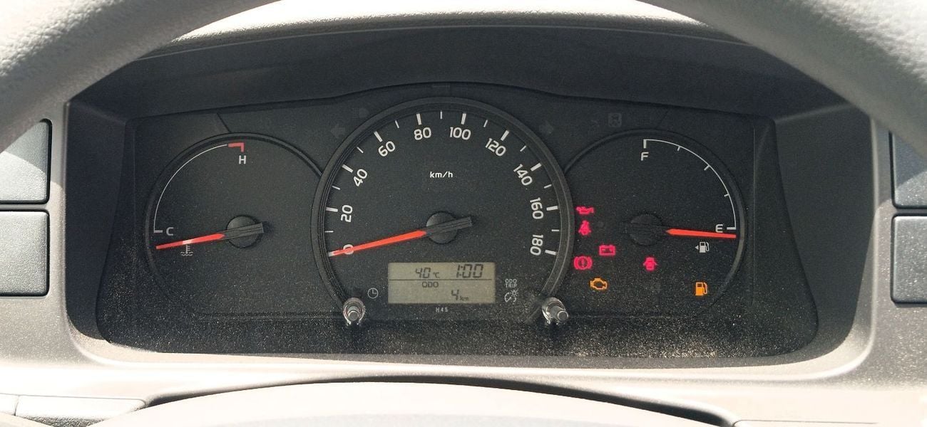 Toyota Hiace GL 2.5L Diesel Manual Passenger 2026YM