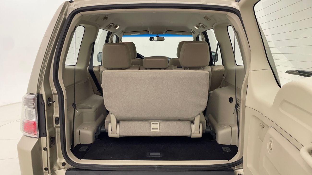 ميتسوبيشي باجيرو GLS LOWLINE 3.5 | بدون دفعة مقدمة | اختبار القيادة في المنزل