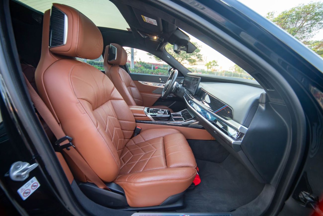 بي أم دبليو 735i BMW 735i 2023 | GCC Specs | Full Option | Excellent Condition