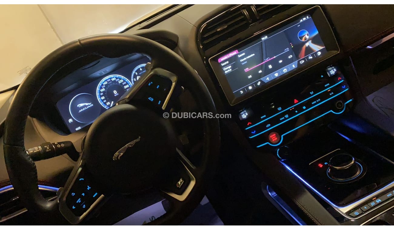 Jaguar F Pace R-SPORT