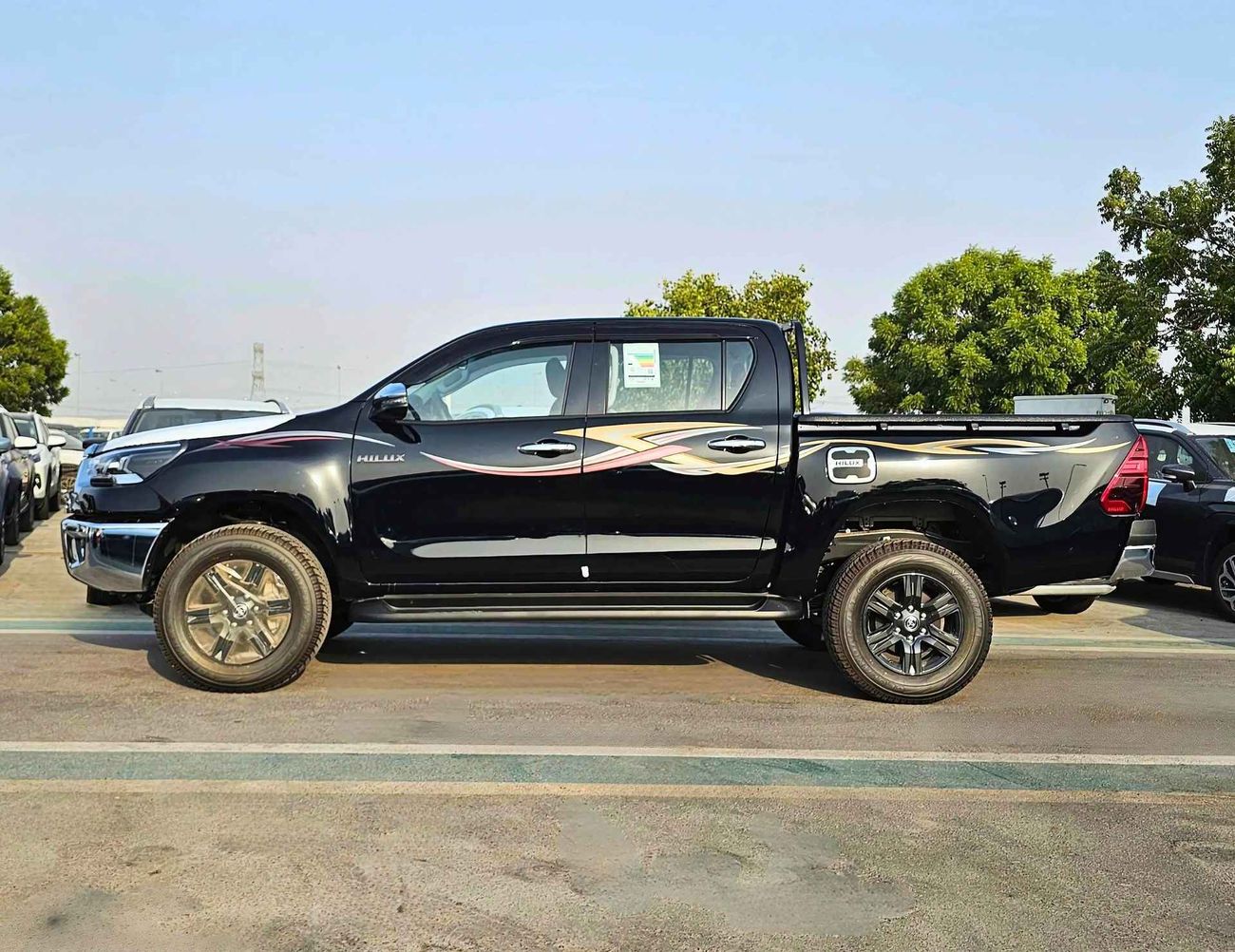 Toyota Hilux SR5 WIDE BODY/ CHROME BUMPERS/ DOUBLE CABIN/ FULL OPTION /PETROL AT 2.7L V4 4WD/CODE#HPAAWY