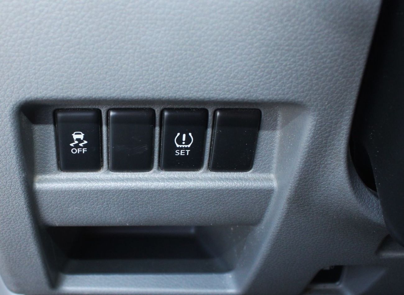 Nissan Urvan Std 2.5L (14 Seater)