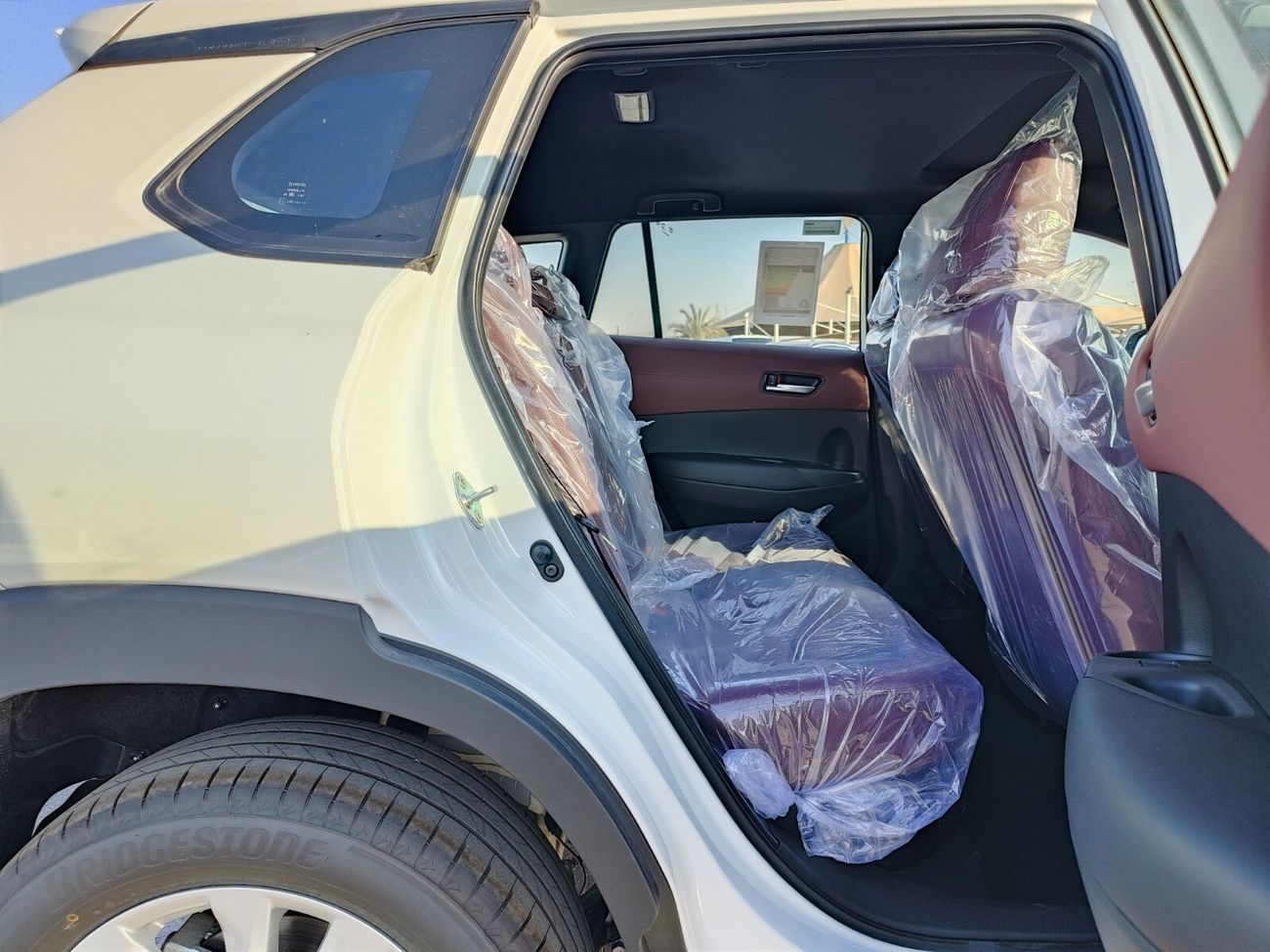 تويوتا كورولا كروس 1.8L HYBRID / LEATHER SEATS / DVD+CAMERA / SUNROOF (CODE # TCCH-01)