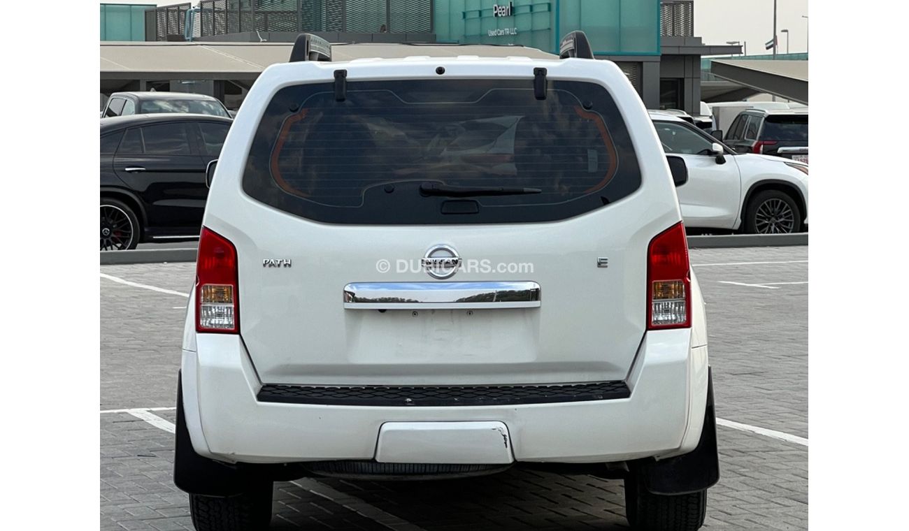 Nissan Pathfinder SE