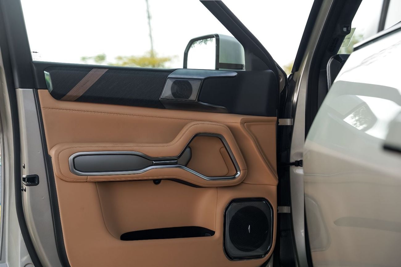 BYD Leopard 8 2025 BYD Leopard 8 with drone plug in Hybrid 2.0L 7 seater 0KM