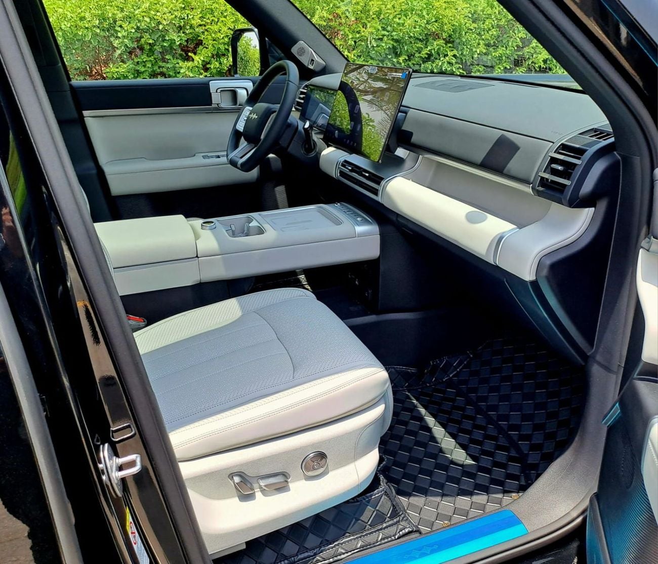 BYD Leopard 7 STD  (NON GCC) 2026 – Ultra 4wd 190km (Full Option) | Plug-in Hybrid (2477/-Monthly)