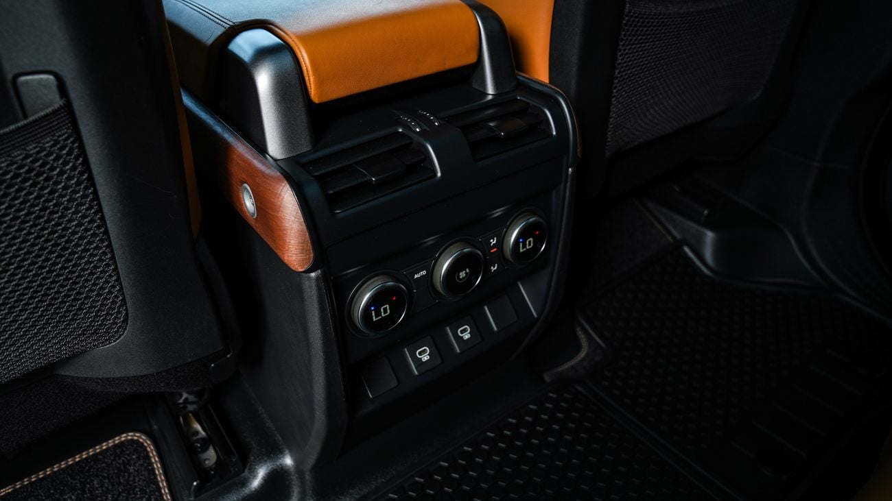 Land Rover Defender 110