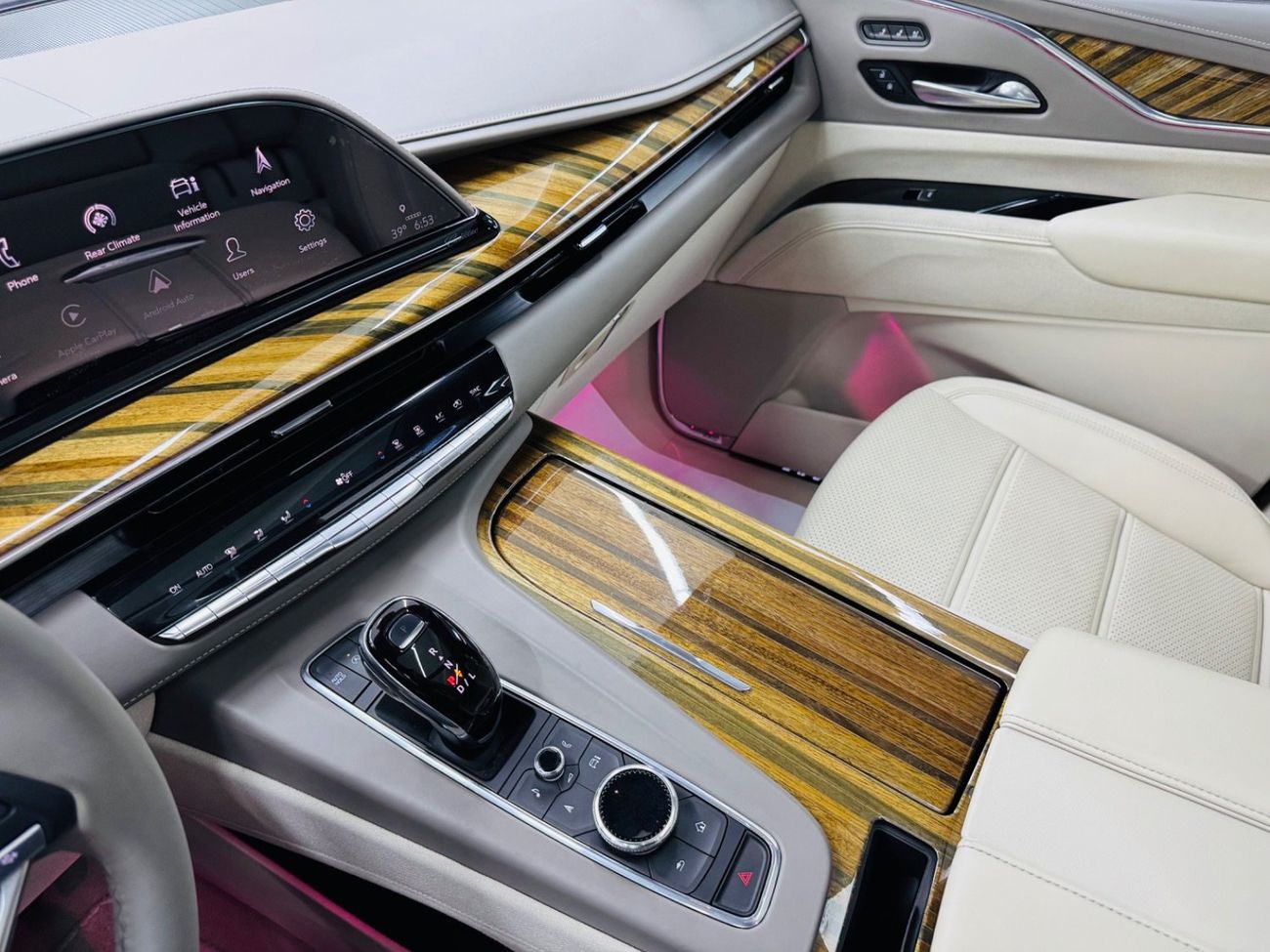 Cadillac Escalade Premium Luxury 6.2L 4WD