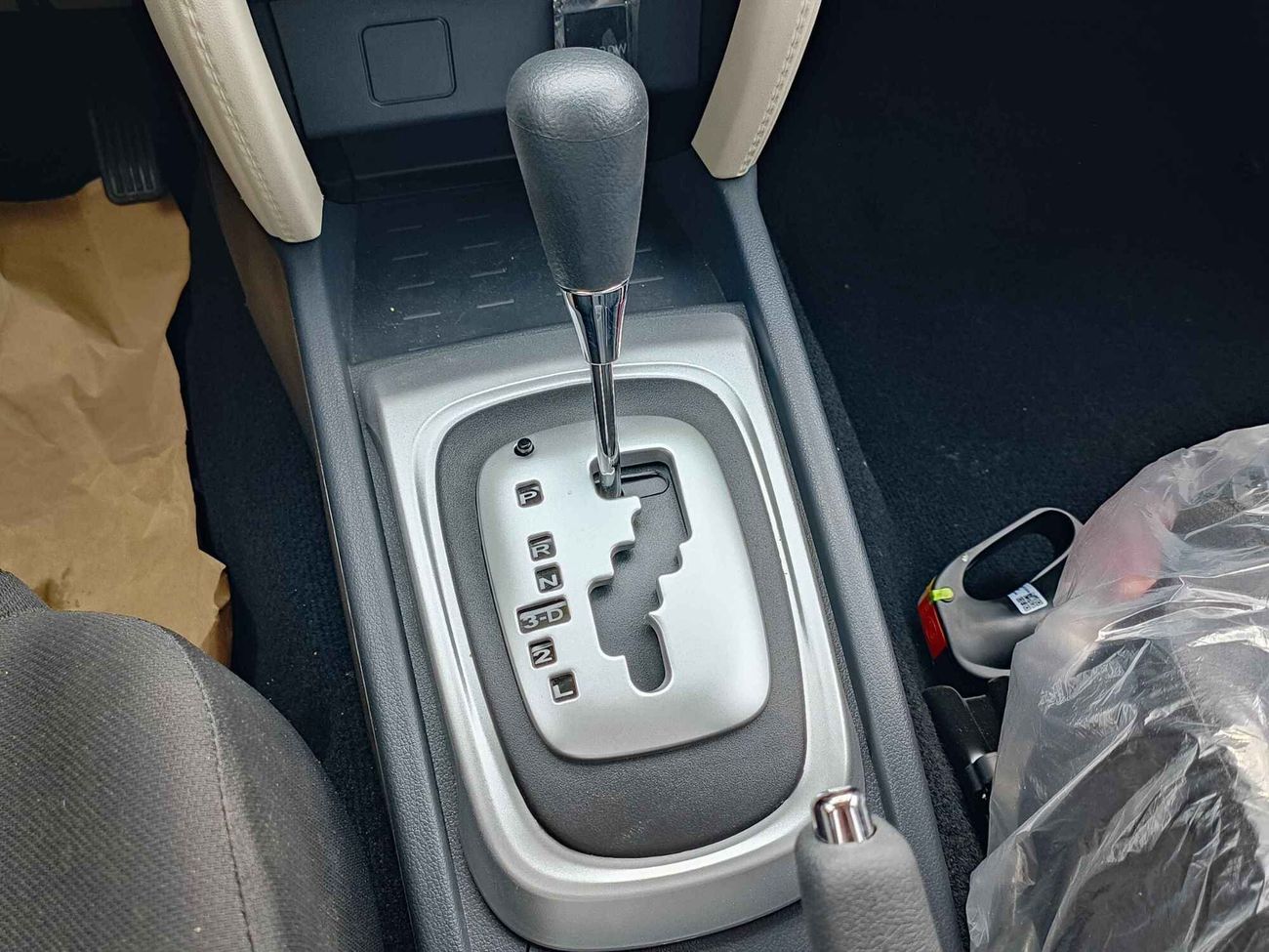 تويوتا راش G / 1.5L 4CY Petrol / 17" Rims / Push Start / Rear A/C / CODE#RU15B