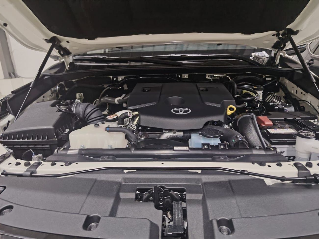 تويوتا هيلوكس GR Sport 2.8L