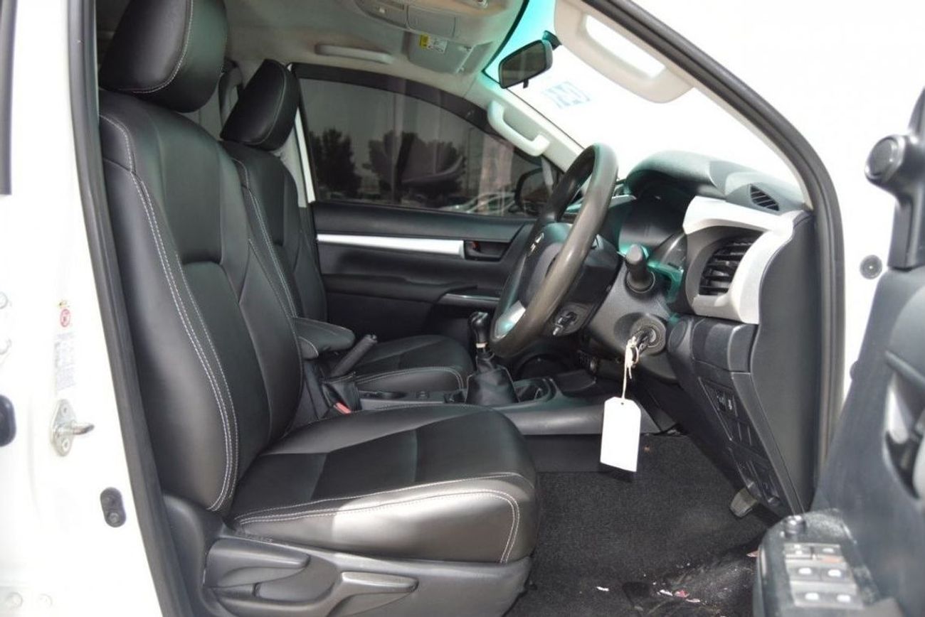 تويوتا هيلوكس SR5 Diesel Right Hand Drive Full option Clean Car