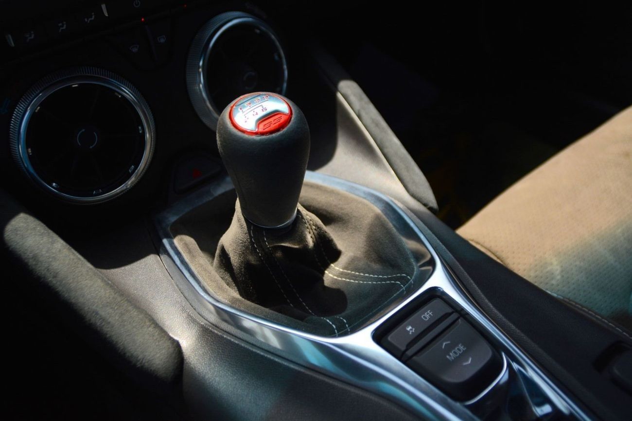 Chevrolet Camaro SS 6.2L Coupe FOR DRIVING PLEASURE LOVERS -- SS MANUAL /V8 6.2L IMPORT FROM JAPAN