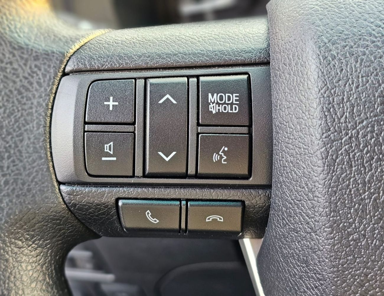Toyota Hilux NARROW BODY DOUBLE CABIN NARROW BODY BASIC || DOUBLE CABIN / 2.7L PETROL V4 A/T / BED LINER | WINDOW VISOR | REAL CHROME BUMP
