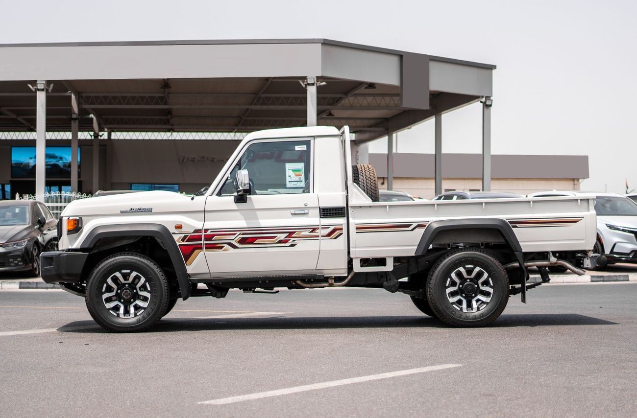 تويوتا لاند كروزر بيك آب 2025 Toyota Land Cruiser LC 79 4.0L MT Petrol (White)