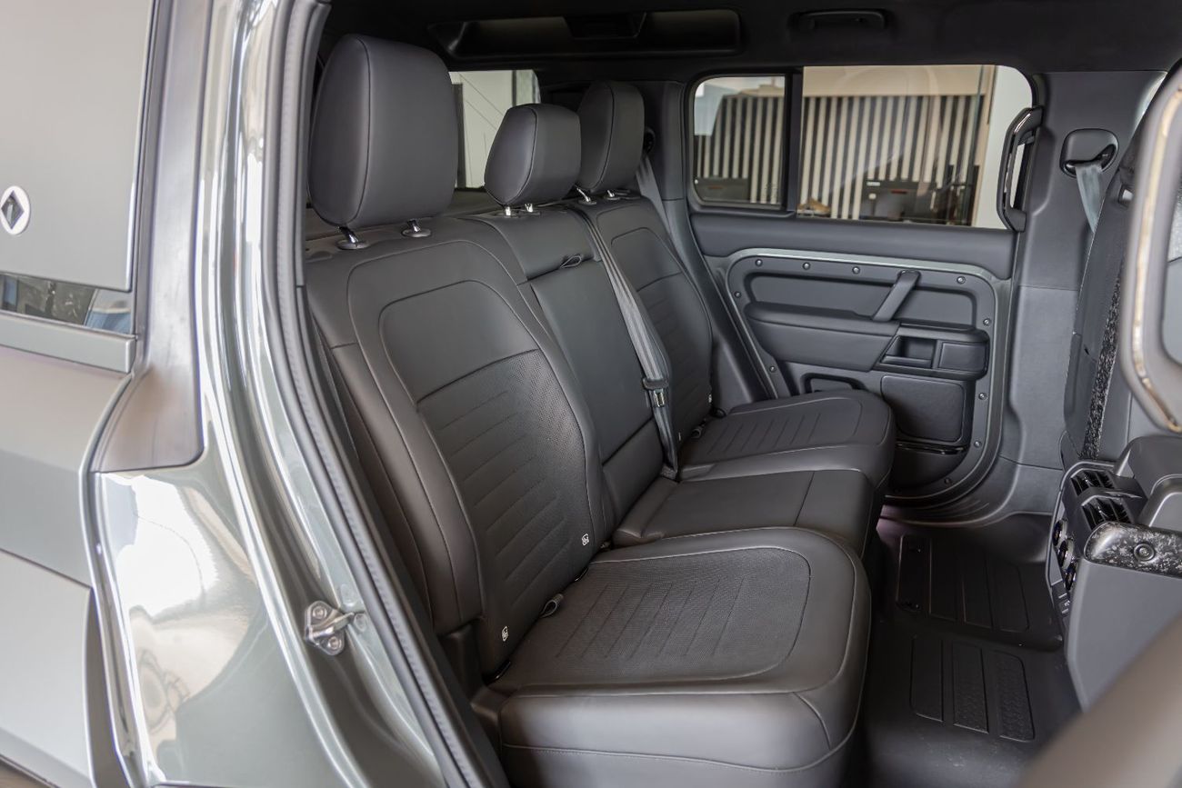 Land Rover Defender 110 P635 OCTA V8 Land Rover Defender 110 OCTA V8 | EVO Carbon Interior and Exterior | 2025