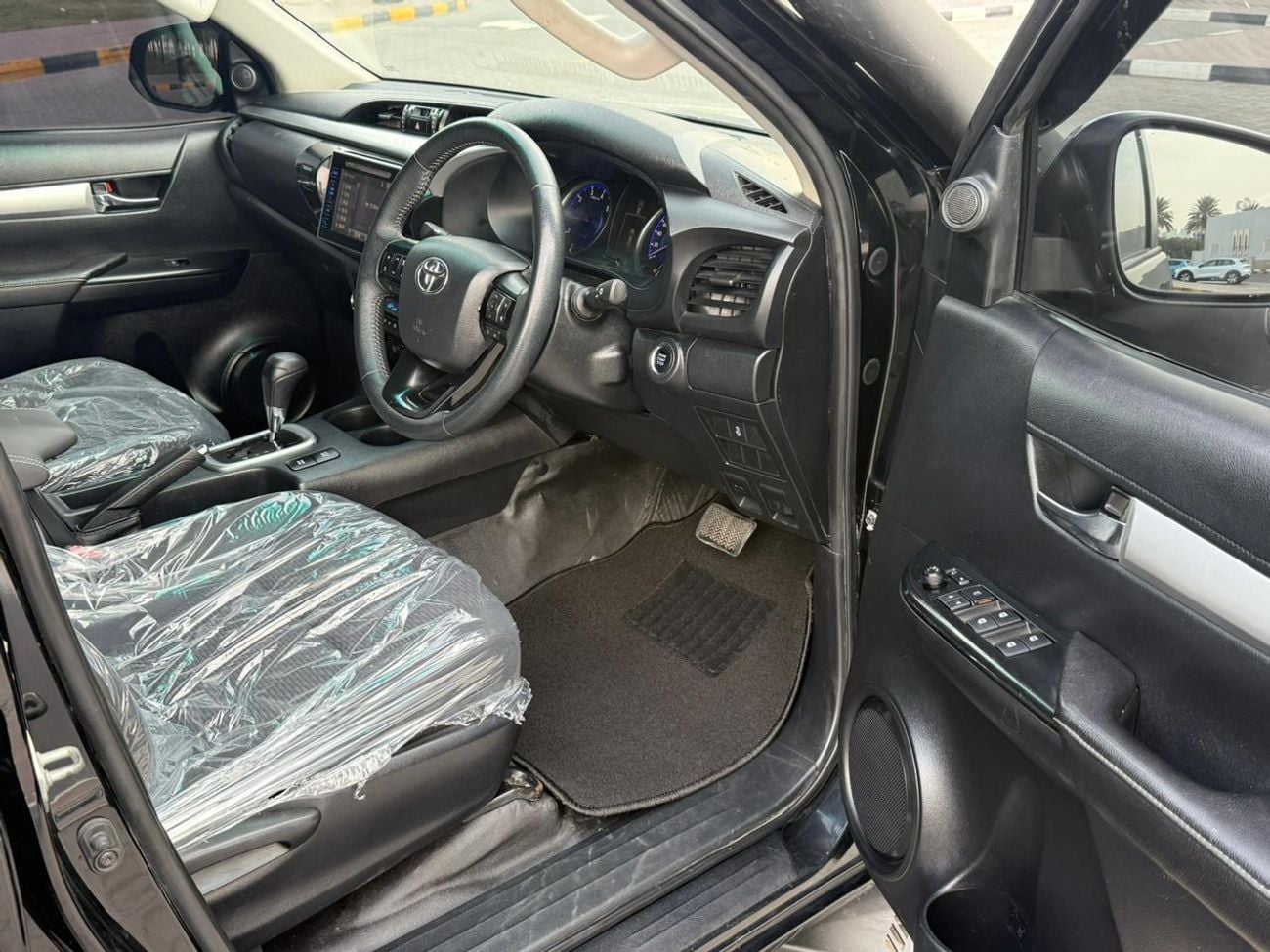 Toyota Hilux SR5 with full option 4x4