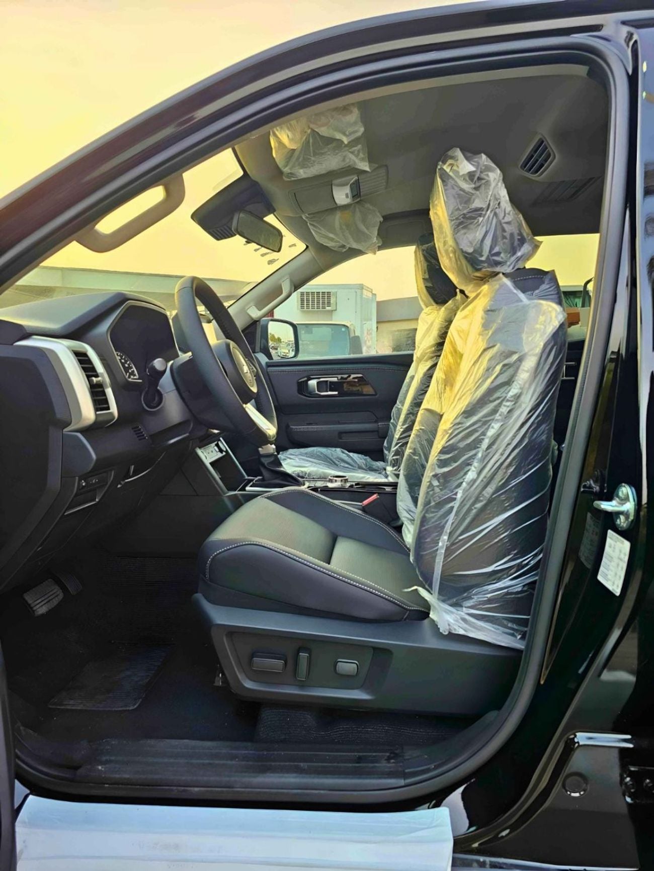 Mitsubishi L200 SPORTERO || 2.4L DIESEL V4 A/T / PUSH START / LEATHER WITH DRIVER PWR SEAT / REAR CAMERA (CODE # SPT