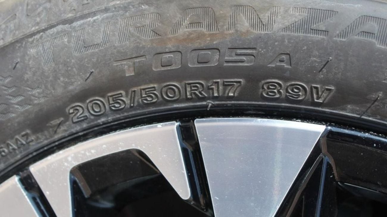 Toyota Veloz Toyota/VELOZ/TVV01 V 1.5L AT ( export only )