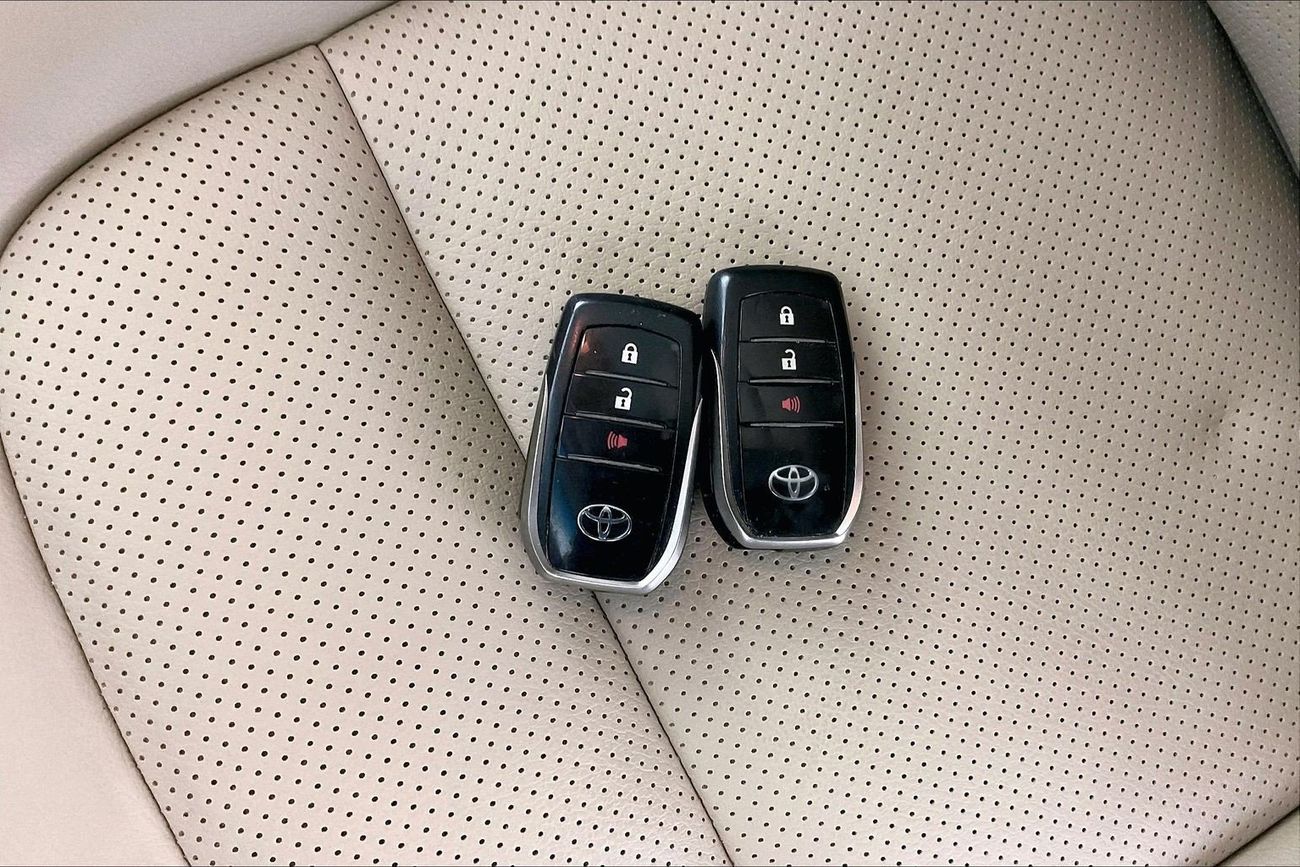 تويوتا لاند كروزر Exclusive | شامل الضمان | 0 ﺪﻔﻋﺓ ﺃﻮﻟﻯ