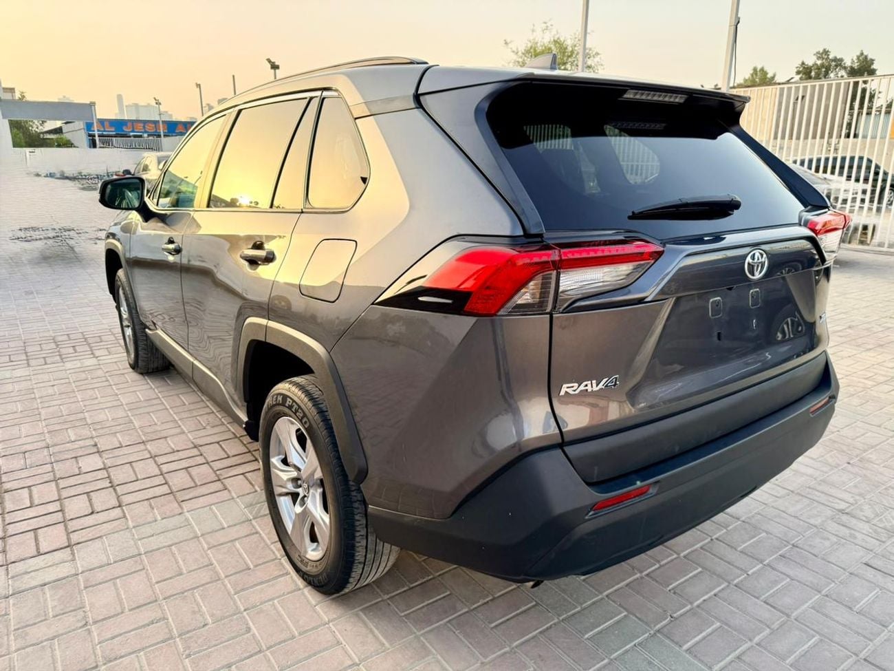 Toyota RAV4 2023 Toyota Rav4 XLE Gray Newly arrived Push Strat Run & Drive