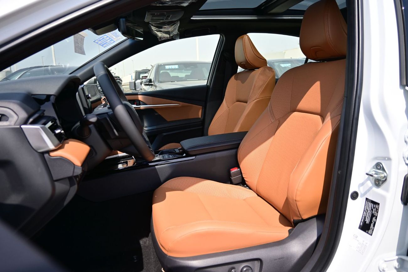 تويوتا كامري Toyota Camry Limited 2.5L Hybrid, Model 2025, Color White