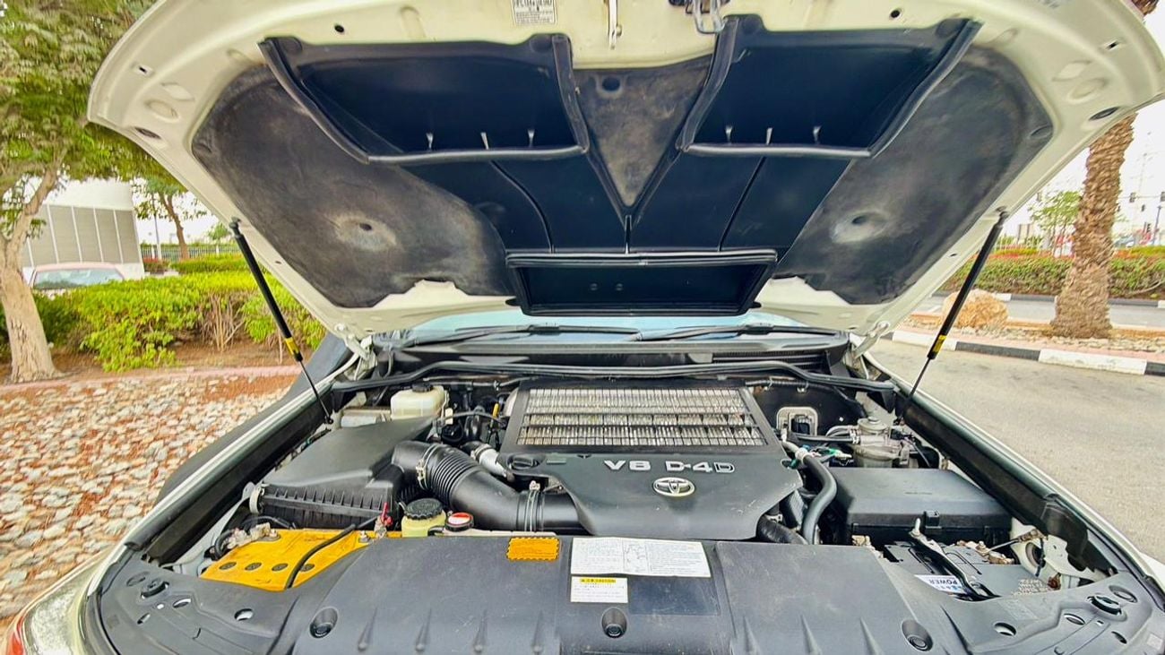 تويوتا لاند كروزر -