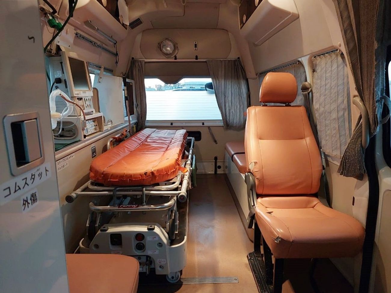 Toyota Hiace TOYOTA HIACE AMBULANCE VAN RIGHT HAND DRIVE(PM11334)