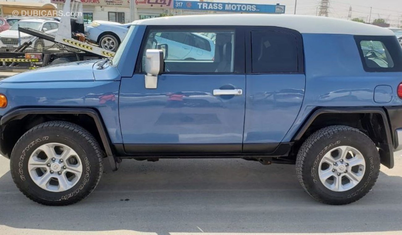 Toyota FJ Cruiser TOYOTA FJ CRUISER 2012 model 4x4