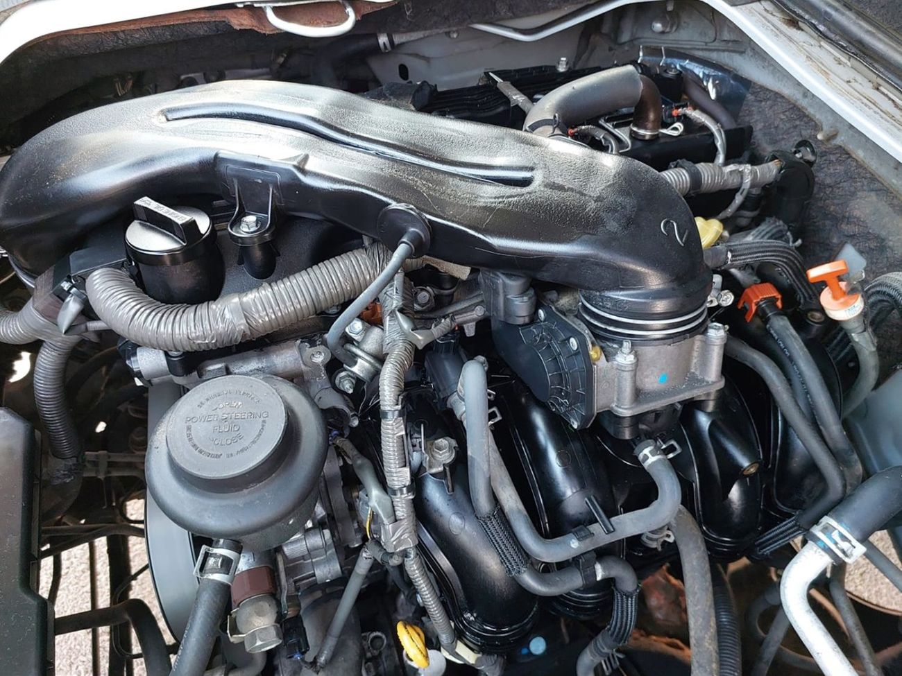 Toyota Hiace TOYOTA HIACE COMMUTER VAN RHD 2011 MODEL 2.7 L PETROL AUTOMATIC(PM24057)