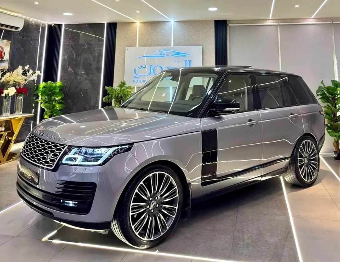 Land Rover Range Rover FACELIFT RR VOGUE || SUPERCHARGED || GCC SPECS || TOP RANGE || PANORAMIC