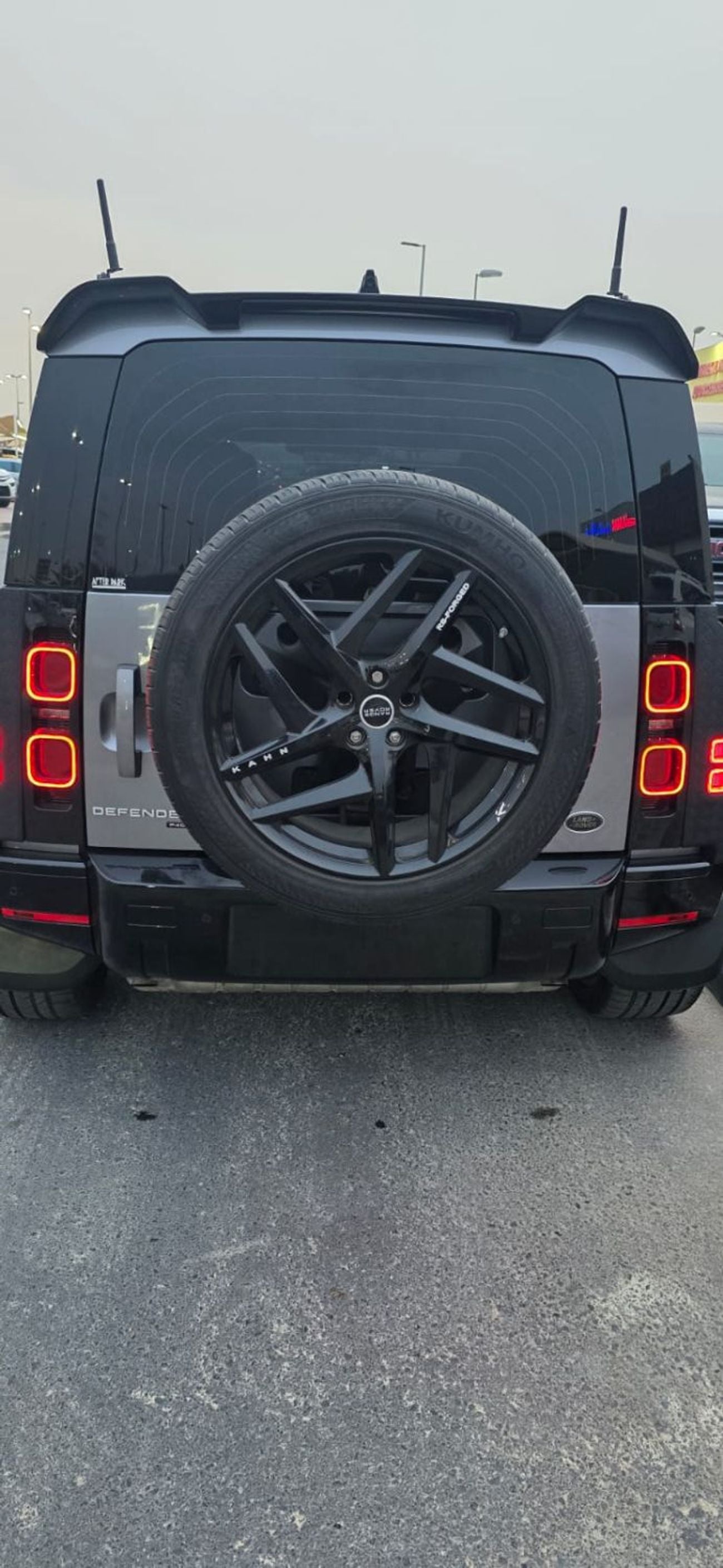 Land Rover Defender P400 110 HSE 3.0L (5 Seater)