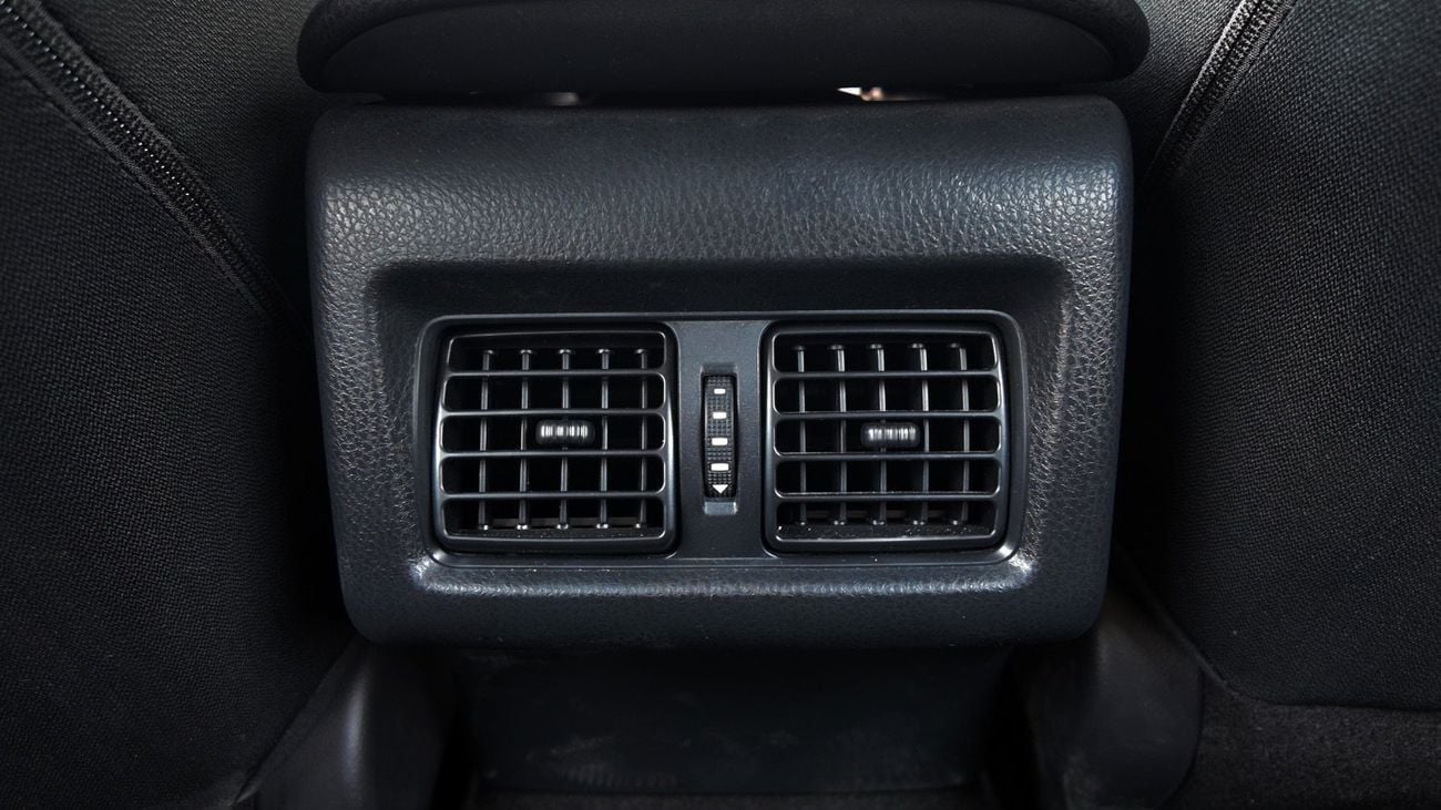 Toyota Camry LE 2.5L (176 HP) | Agency Warranty | Complete Service History | Zero Downpayment Support