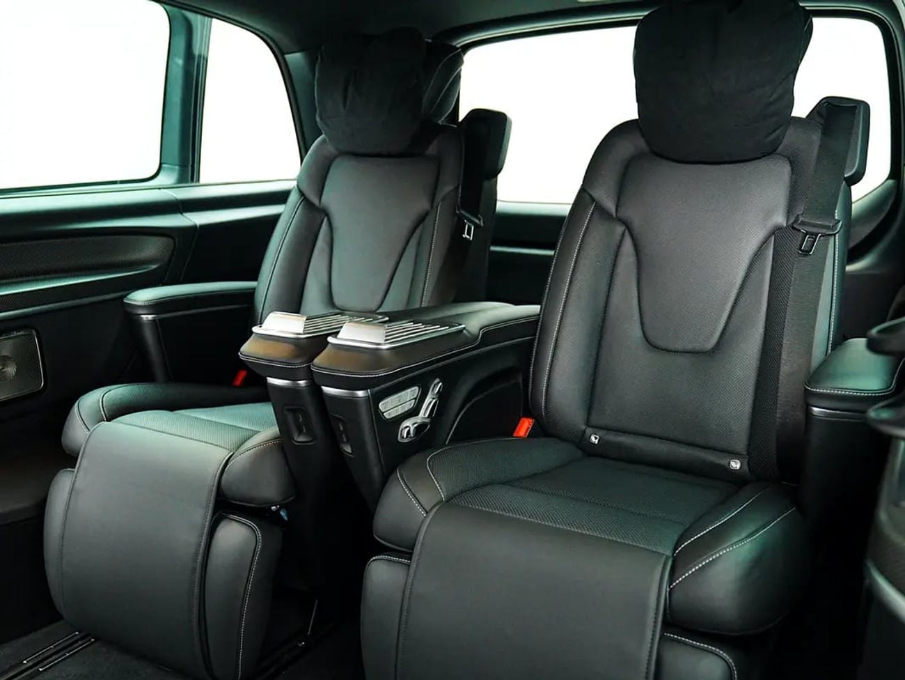 Mercedes Benz V300 AVANTGARDE Dealer WARRANTY | Executive Captain’s Seats | V300 AMG