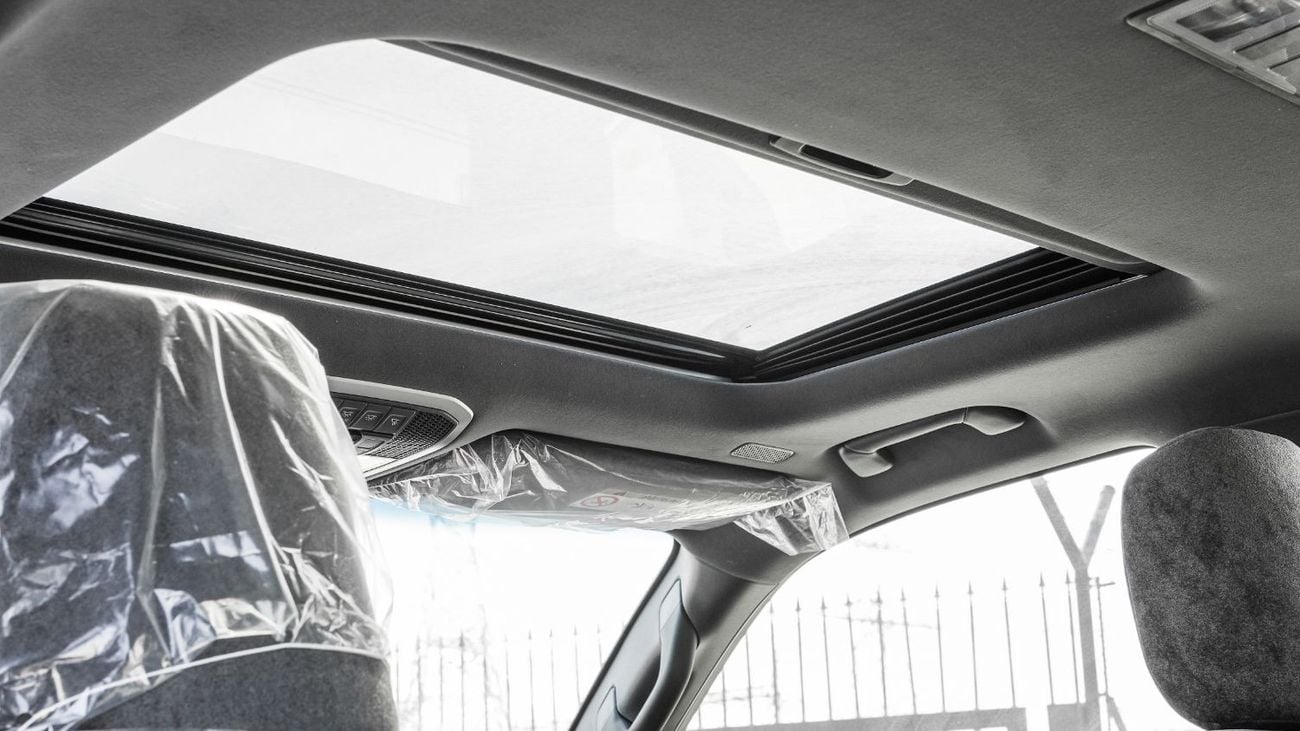 Toyota Land Cruiser 2025 Toyota Land Cruiser GXR 4.0L AT Petrol (White-Black)